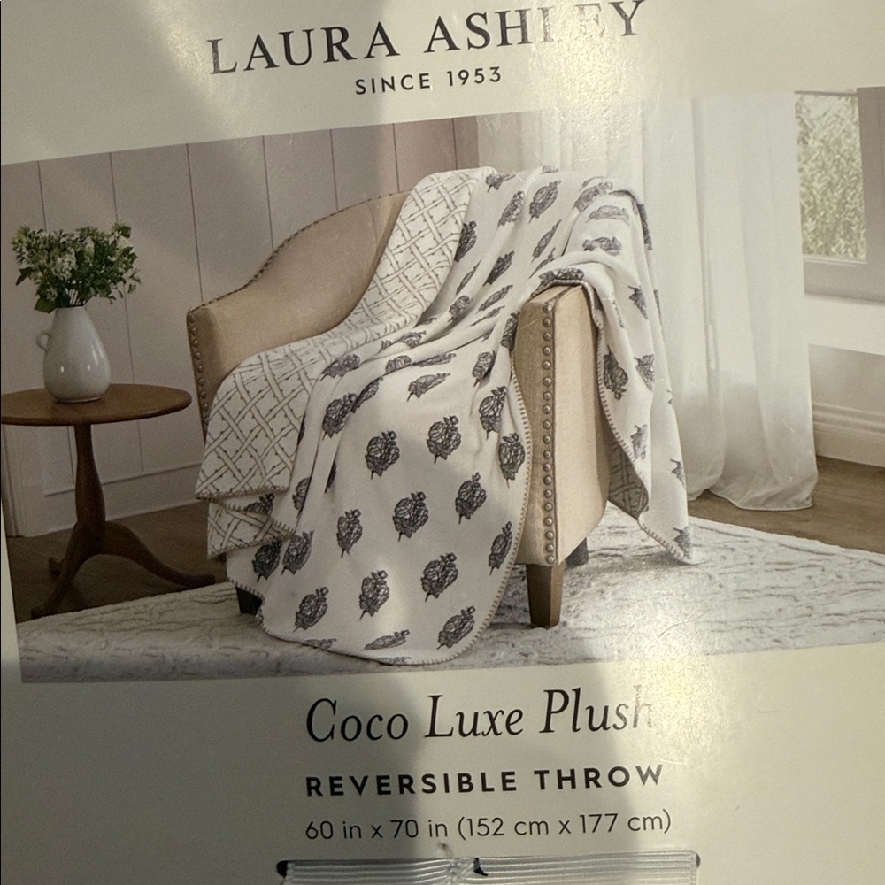 Laura Ashley Cream and Blue Floral Plush Reversible Throw - Picture 6 of 8